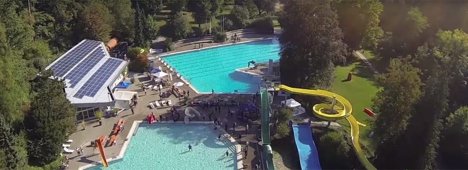 Hundeschwimmfest im Wonnemar in Backnang aus der Luft
